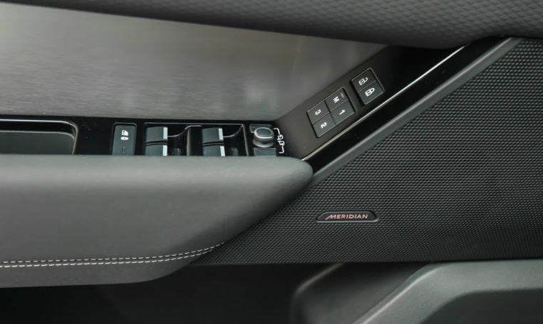 RANGE ROVER VELAR SE P250 R-DYNAMIC