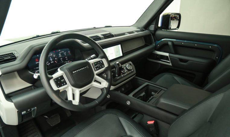 LAND ROVER DEFENDER P400 90 X-DYNAMIC