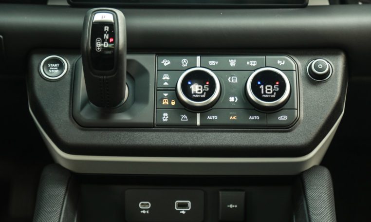 LAND ROVER DEFENDER P400 90 X-DYNAMIC