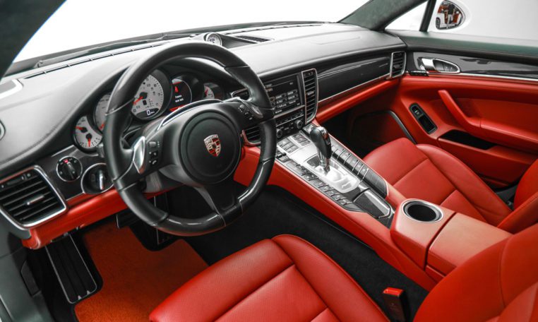 PORSCHE PANAMERA GTS