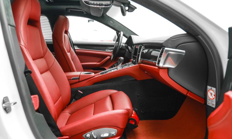 PORSCHE PANAMERA GTS