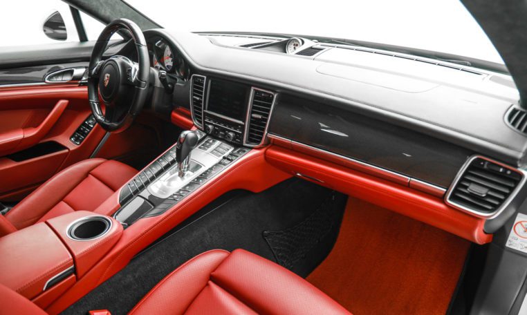 PORSCHE PANAMERA GTS