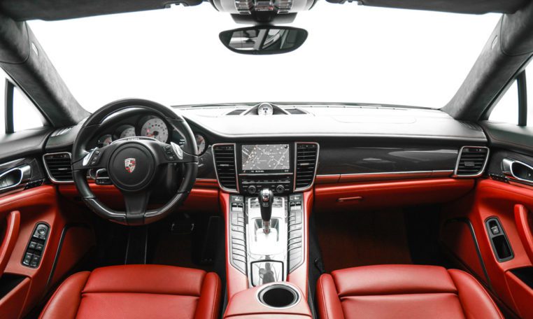 PORSCHE PANAMERA GTS