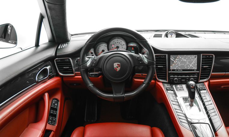 PORSCHE PANAMERA GTS