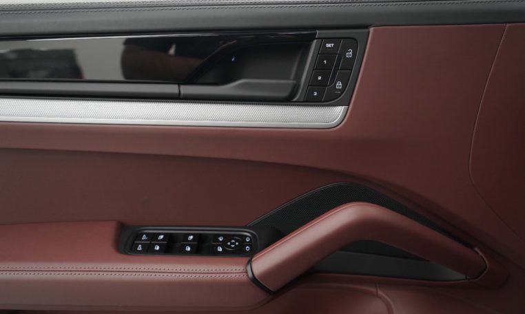 PORSCHE CAYENNE COUPE